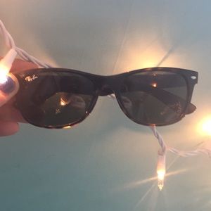 Ray-Ban Wayfarer Classic Sunglasses